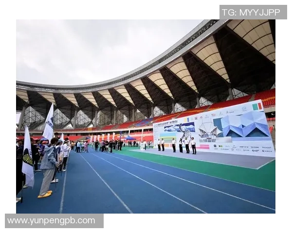 重庆飞盘队在攀岩联赛中以54分稳居积分榜首位 重庆飞盘队在攀岩联赛中以54分稳居积分榜首位