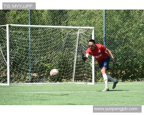黄芳的足球人生:从草地到绿茵场的深度对话与成长故事 黄芳的足球人生:从草地到绿茵场的深度对话与成长故事